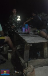 BABINSA KORAMIL 406-05/MUARA KELINGI MELAKSANAKAN PATROLI DAN MONITORING SISKAMLING GUNA MENJAGA KAMTIBMAS WILAYAH TETAP KONDUSIF