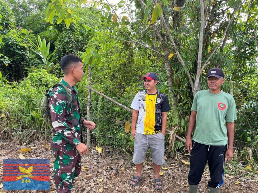 BABINSA KORAMIL 406-03/RUPIT LAKSANAKAN KOMSOS DAN SOSIALISASI PENCEGAHAN KARHUTLA DI DESA LAWANG AGUNG