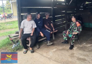 BABINSA KORAMIL 406-01/RAWAS ULU LAKSANAKAN KOMSOS DAN SILATURAHMI DENGAN WARGA BINAAN