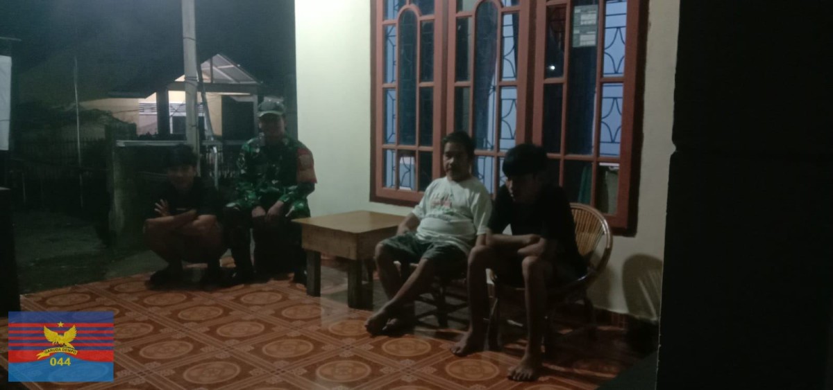 PATROLI POS KAMLING GUNA MENJAGA KEAMANAN DAN KETERTIBAN WILAYAH Jayaloka