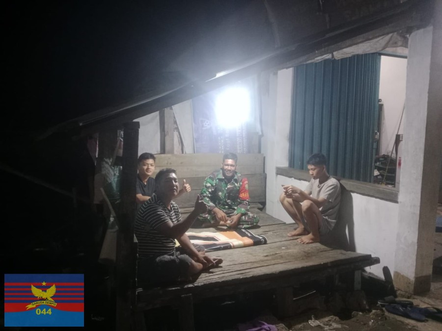 BABINSA KORAMIL 406-05/MUARA KELINGI LAKSANAKAN PATROLI DAN MONITORING SISKAMLING