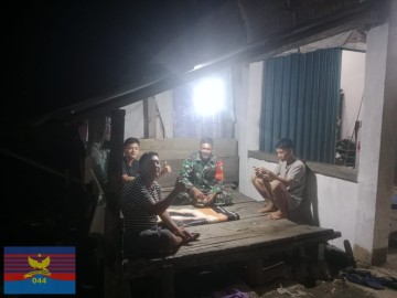 BABINSA KORAMIL 406-05/MUARA KELINGI LAKSANAKAN PATROLI DAN MONITORING SISKAMLING