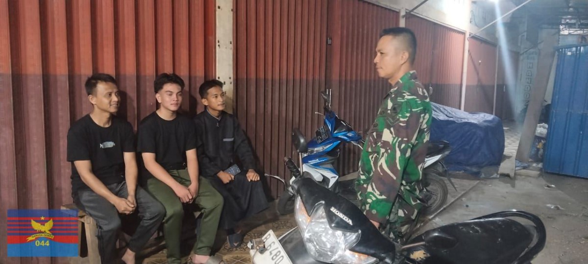 Babinsa Laksanakan Patroli dan Monitoring Siskamling untuk Menjaga Kondusivitas Wilayah