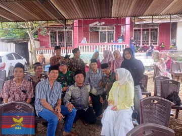 Babinsa Koramil 406-02/Rawas Ilir Laksanakan Komsos, Ajak Warga Jaga Kamtibmas di Desa Belani