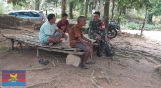 Babinsa Koramil 406-03/Rupit Laksanakan Komsos Karhutla Bersama Masyarakat Desa Muara Tiku