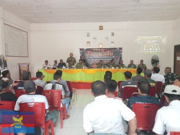 TIM SOSIALISASI KARHUTLA MABES TNI — SOSIALISASI DI SMA NEGERI NIBUNG dan MASYARAKAT DI 4 DESA SALAHSATUNYA DESA SUMBER MAKMUR