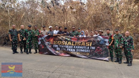 TIM SOSIALISASI KARHUTLA MABES TNI TINJAU TITIK HOTSPOT DAN BERI EDUKASI MASYARAKAT DI LUBUK LINGGAU