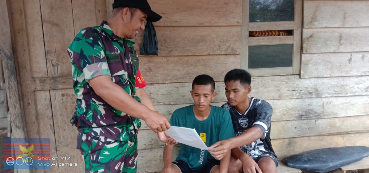 Babinsa Koramil 406-07/Jayaloka Sosialisasikan Rekrutmen TNI AD di Desa Purwodadi