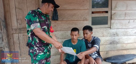 Babinsa Koramil 406-07/Jayaloka Sosialisasikan Rekrutmen TNI AD di Desa Purwodadi