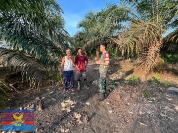Babinsa Koramil 406-03/Rupit Laksanakan Komsos Cegah Karhutla di Desa Lawang Agung
