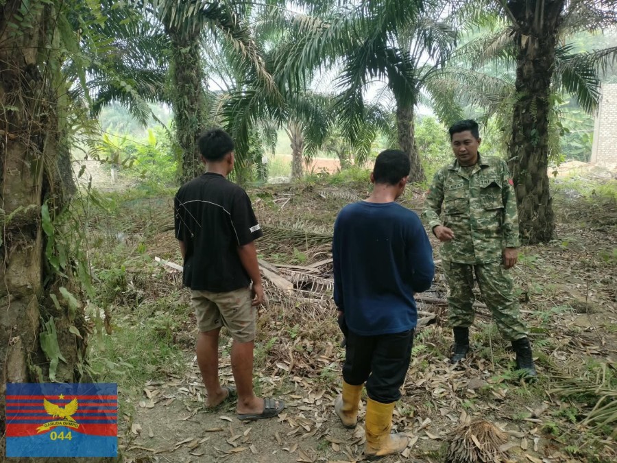 Babinsa Koramil 406-03/Rupit Laksanakan Komsos, Ajak Warga Jaga Keamanan dan Ketertiban Lingkungan